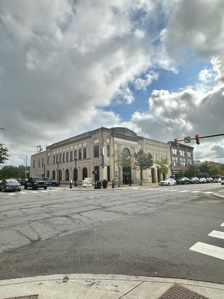 103 Lincolnway, Valparaiso, IN for lease - Primary Photo - Image 1 of 2