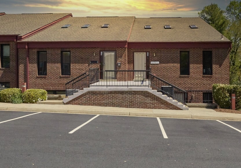 2555-2575 Chain Bridge Rd, Vienna, VA for lease - Building Photo - Image 2 of 16