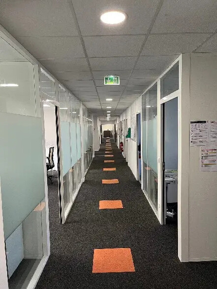 Avenue Du Général Leclerc, Viroflay for sale - Interior Photo - Image 3 of 5