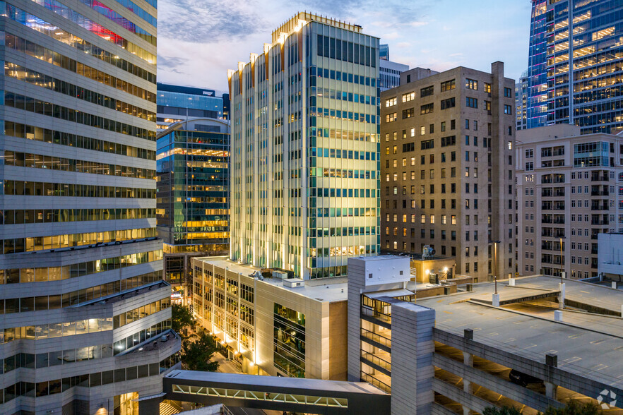 200 S Tryon St, Charlotte, NC for lease - Primary Photo - Image 1 of 23