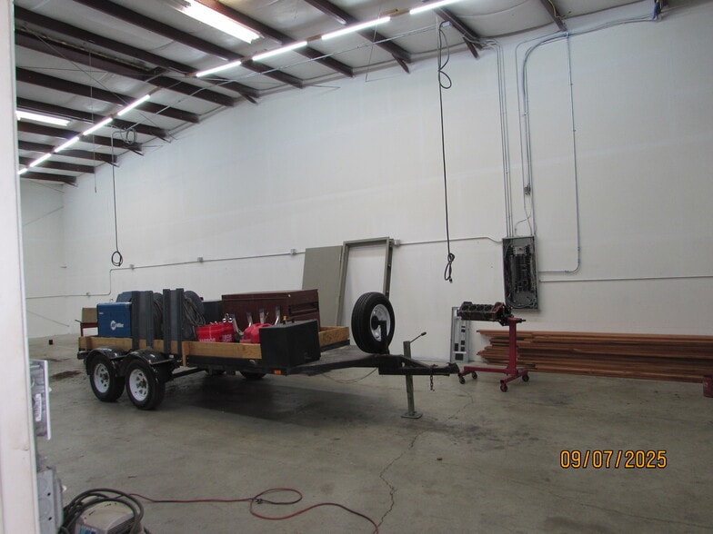 2185 Kenyon Dr, Redding, CA for sale - Building Photo - Image 3 of 9