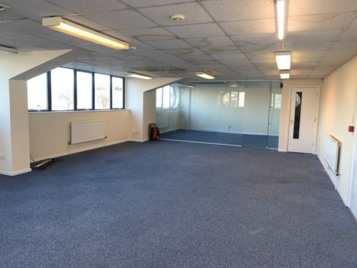 Domion Way, Worthing for lease Interior Photo- Image 1 of 2