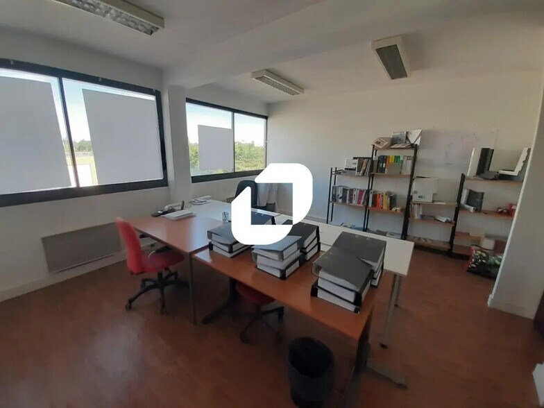 Office in Noisy-le-Grand for sale - Interior Photo - Image 3 of 9