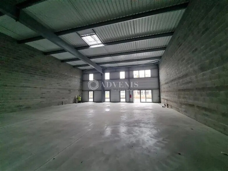 Flex in Saint-Brieuc for lease - Interior Photo - Image 2 of 5