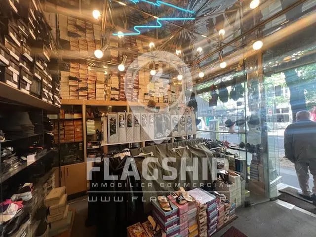 Retail in Paris for lease - Building Photo - Image 2 of 5