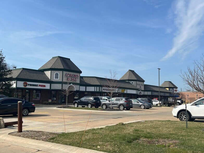 9560-9582 Diamond Centre Dr, Mentor, OH for lease - Building Photo - Image 1 of 20