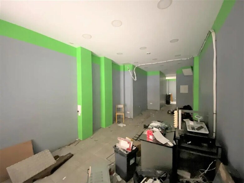 Retail in Paris for lease - Building Photo - Image 2 of 7