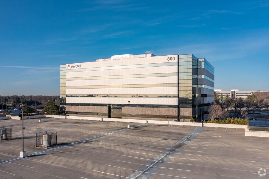 800 Tower Dr, Troy, MI for lease - Building Photo - Image 1 of 4