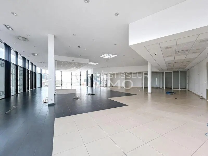 Flex in Ivry-sur-Seine for lease Interior Photo- Image 1 of 6