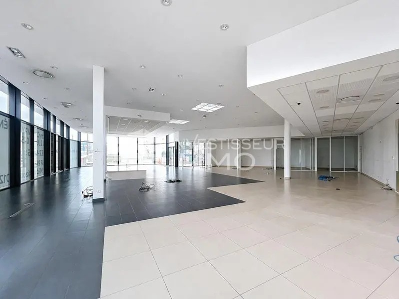 Retail in Ivry-sur-Seine for sale Interior Photo- Image 1 of 4