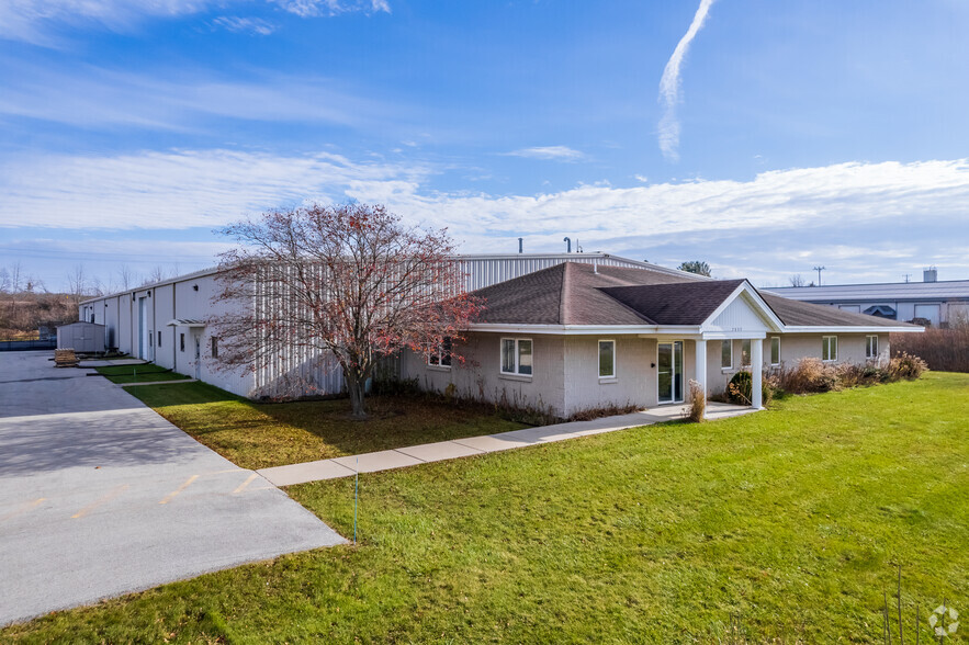 2805 E Progress Dr, West Bend, WI for sale - Primary Photo - Image 1 of 1