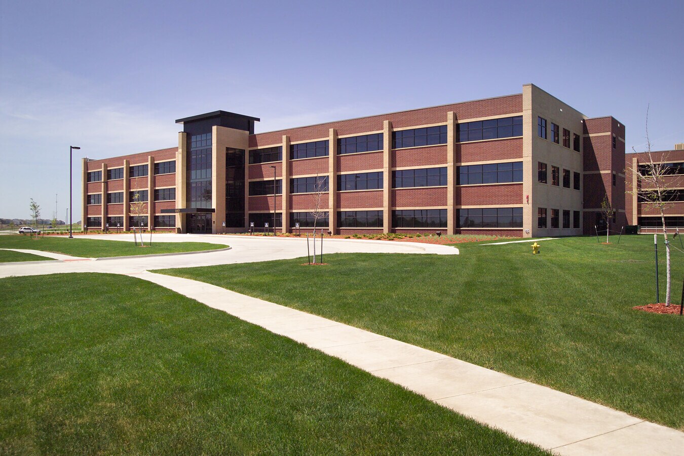 12421 Meredith Dr, Urbandale, IA 50398 The Crescent Building