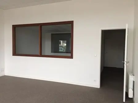 Office in Vannes for lease - Interior Photo - Image 2 of 2