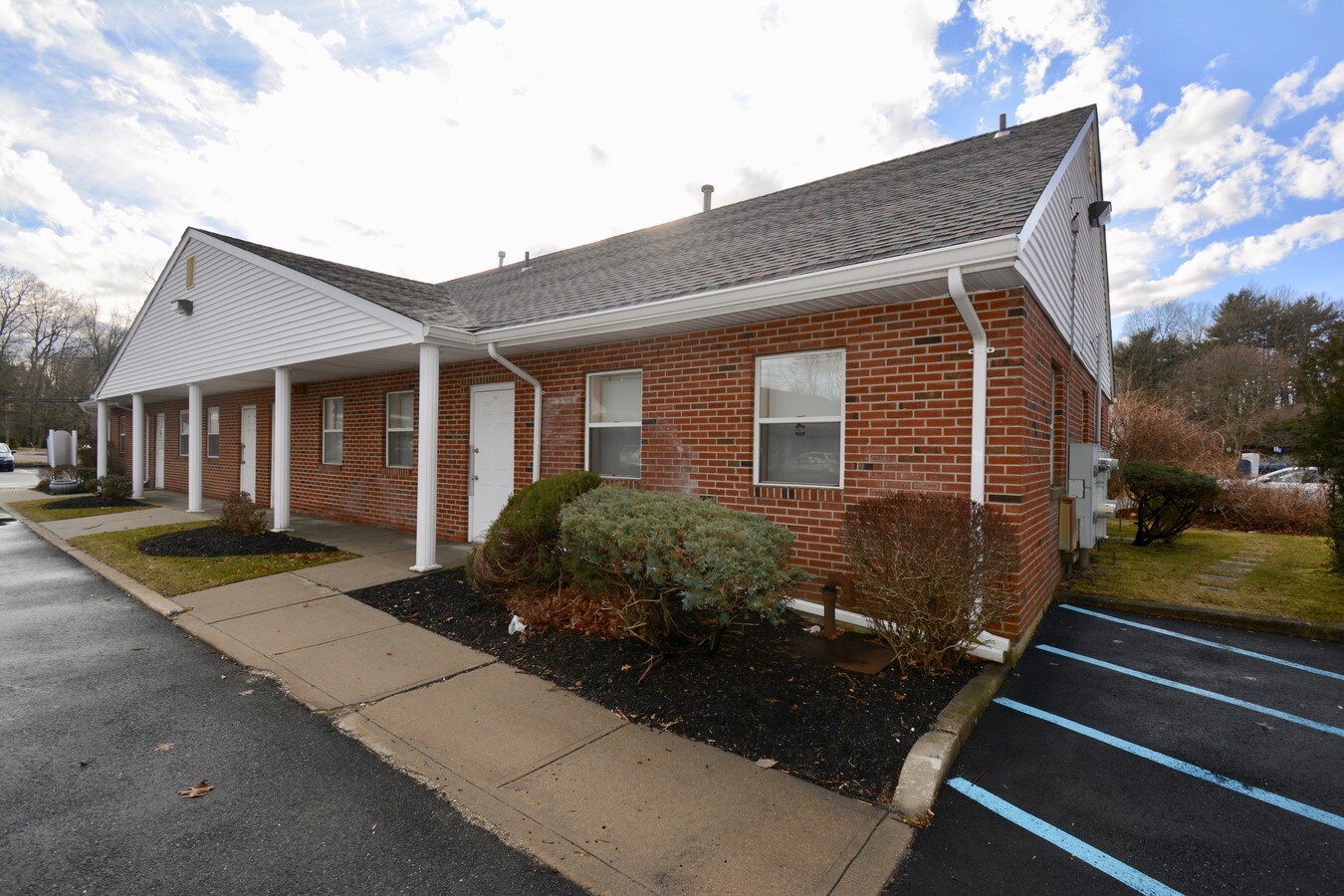 323 E Main St Smithtown Ny 11787 Loopnet Com