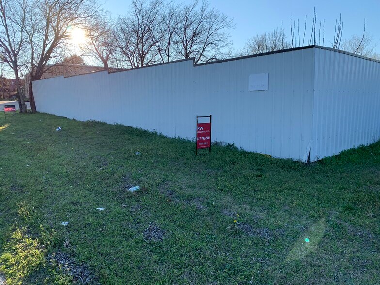 915 Willacy Cir, Cedar Hill, TX for sale - Primary Photo - Image 1 of 1