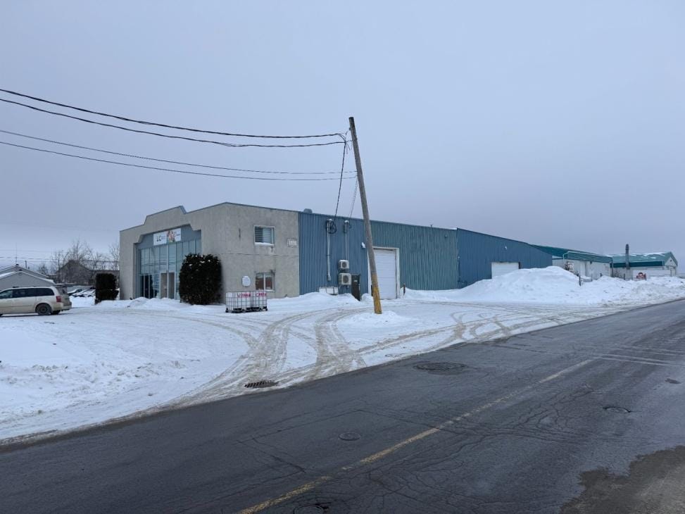 416 Rue Saint-Isidore, St-Lin-Laurentides, QC for sale Primary Photo- Image 1 of 1