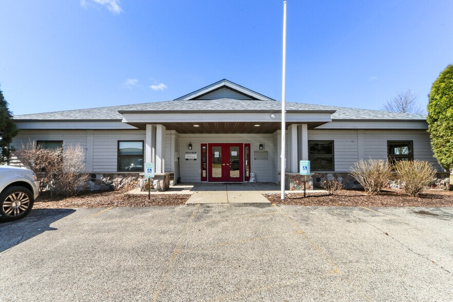 209 E O'Conner Dr, Elkhorn, WI for sale - Building Photo - Image 1 of 1