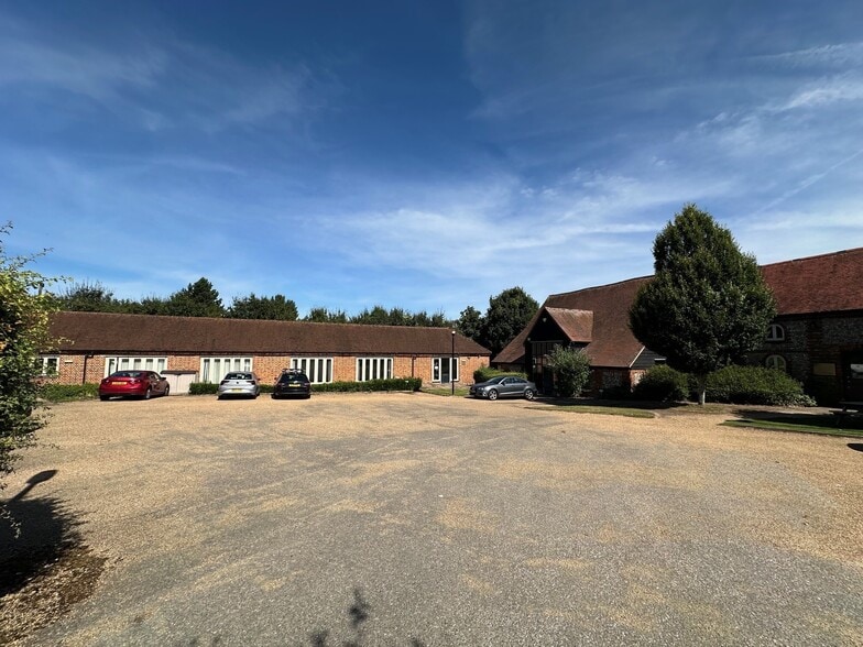 Abbey Barn Ln, High Wycombe for lease - Building Photo - Image 2 of 5
