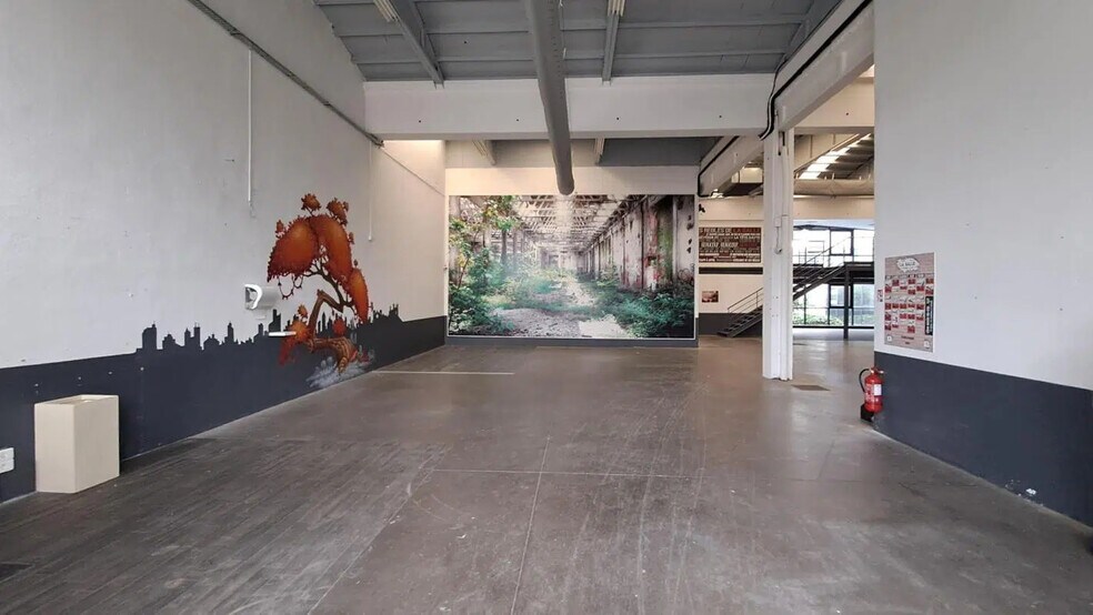 Flex in Genay for lease - Interior Photo - Image 2 of 7