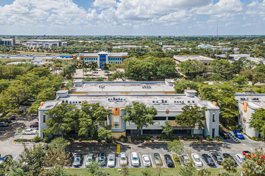 600 Fairway Dr, Deerfield Beach, FL for lease - Aerial - Image 2 of 8