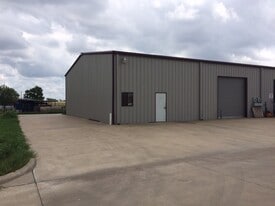 7036-7038 Coyote Run, Bryan TX - Warehouse
