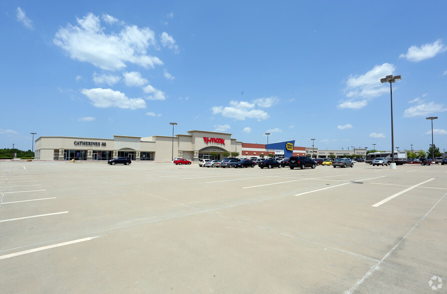 3300-4100 Town Center St, Sherman, TX 75091 | LoopNet