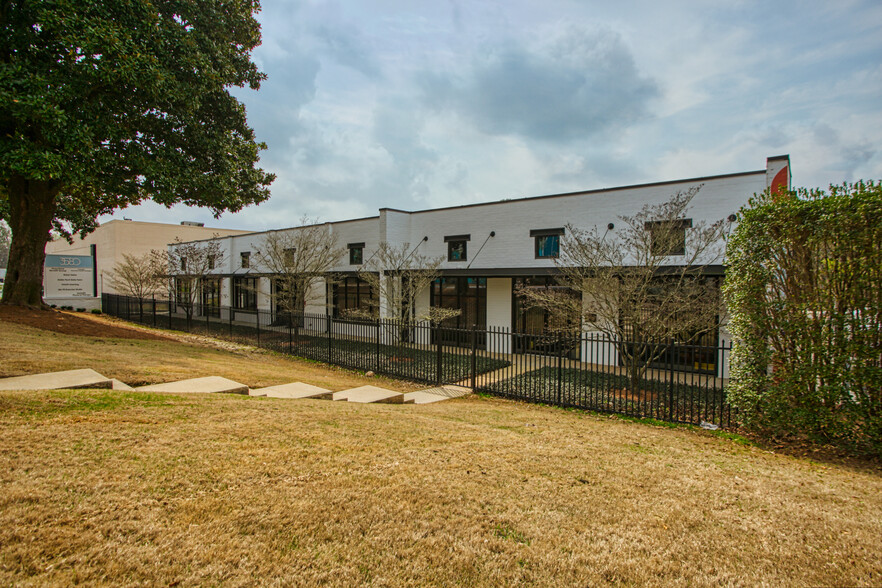 3580 Pierce Dr NE, Chamblee, GA for lease - Building Photo - Image 3 of 9