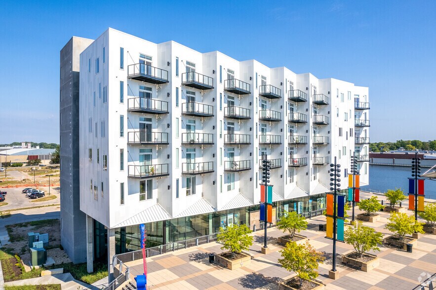 335 Cedar St, Waterloo, IA for sale - Primary Photo - Image 1 of 1