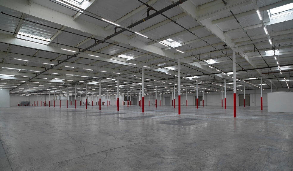 9177 Center Ave, Rancho Cucamonga, CA for sale - Interior Photo - Image 3 of 8