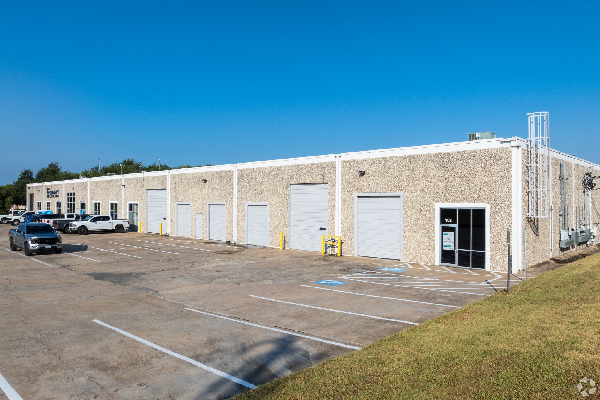 3206 Industrial Ter, Austin, TX for lease Building Photo- Image 1 of 22