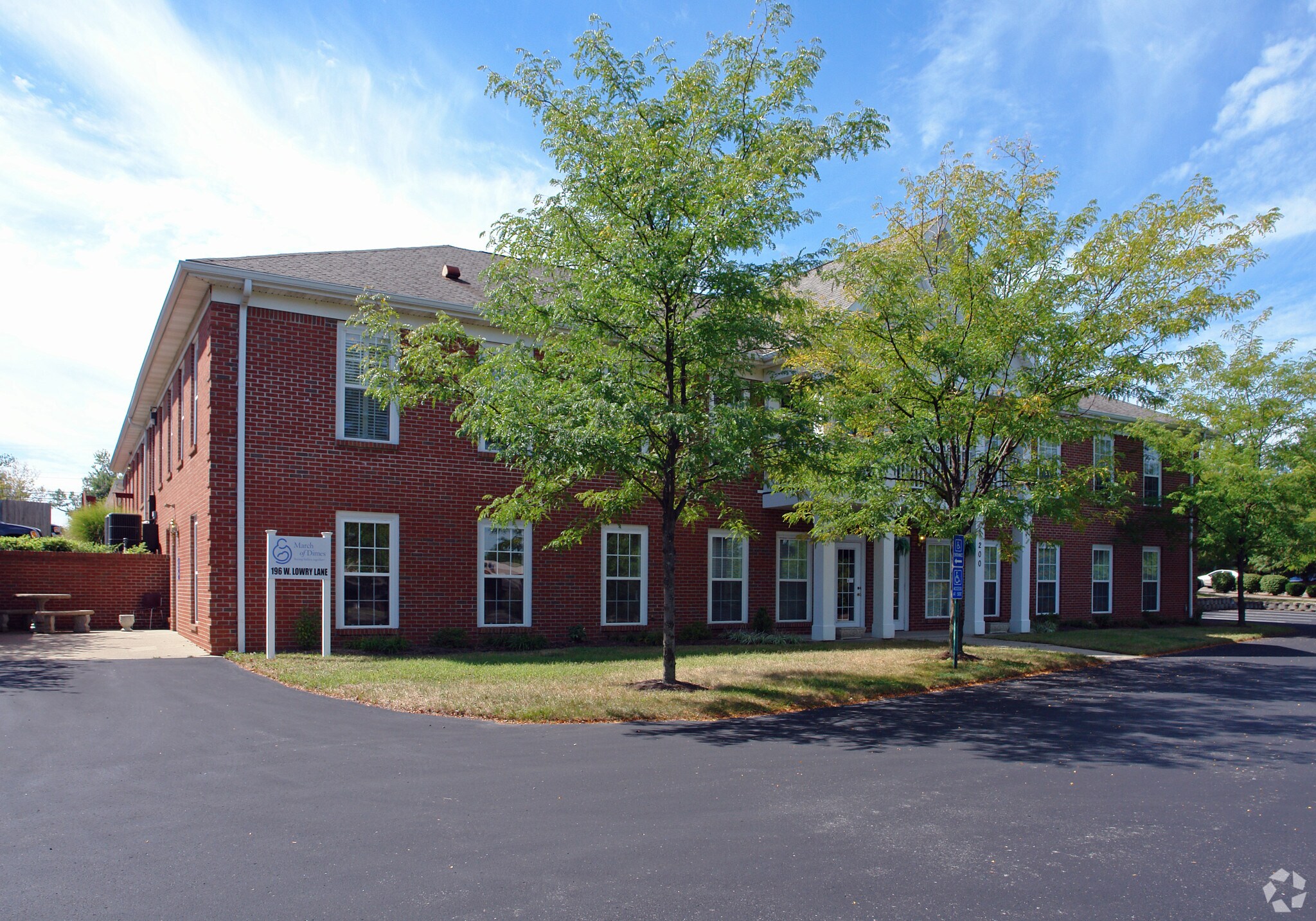 196-200 W Lowry Ln, Lexington, KY for sale Primary Photo- Image 1 of 1
