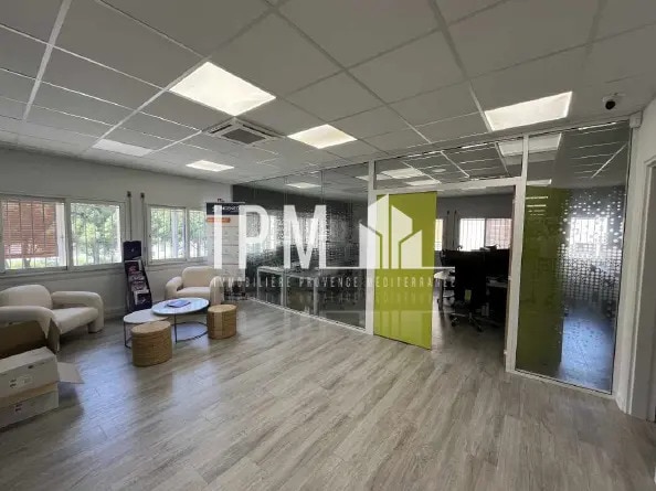 Office in Vitrolles for lease Interior Photo- Image 1 of 9