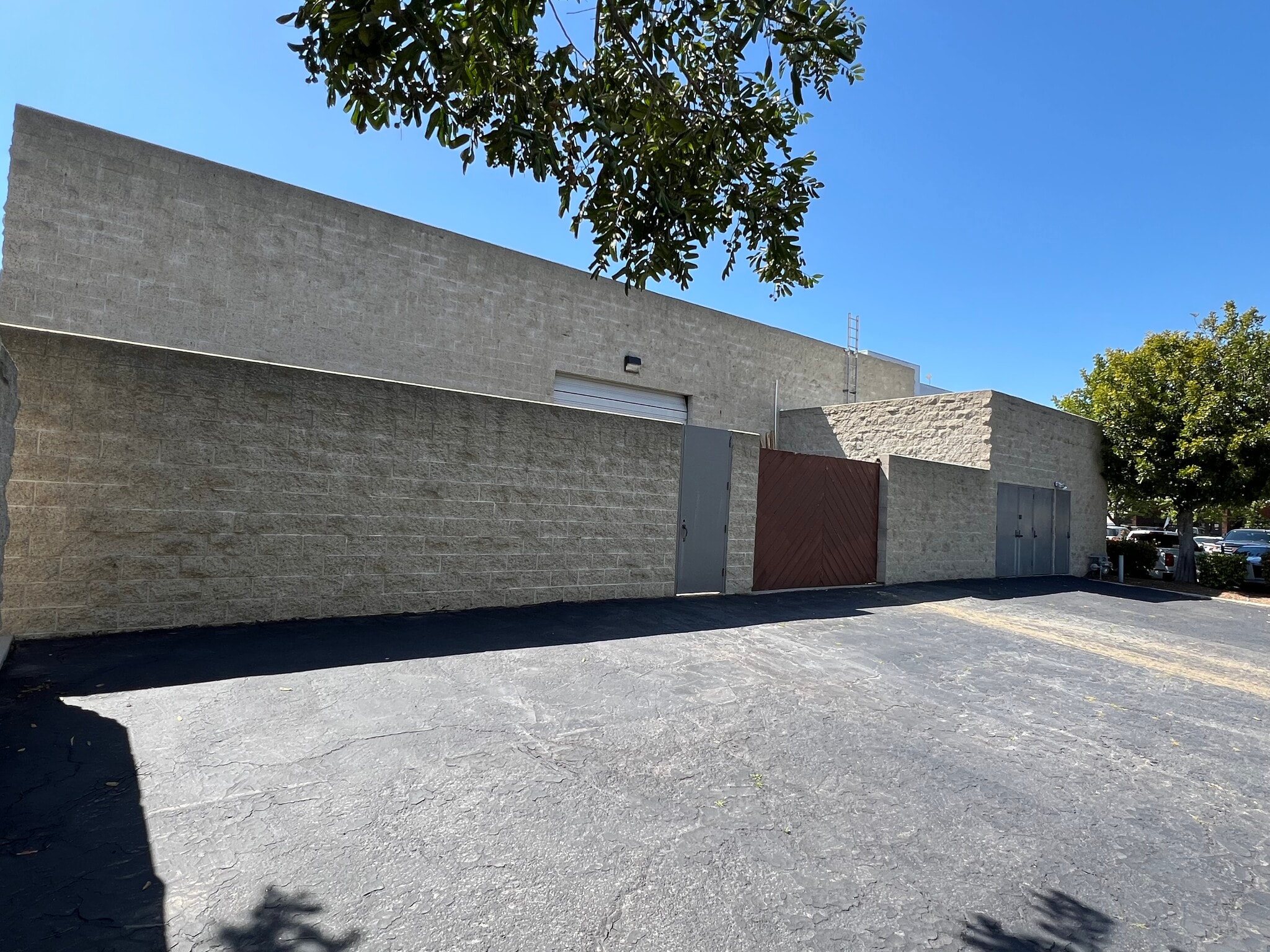 32 N Wood Rd, Camarillo, CA for lease Building Photo- Image 1 of 3