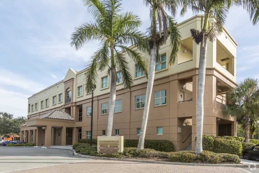 1660 Medical Blvd, Naples, FL for sale - Primary Photo - Image 1 of 1