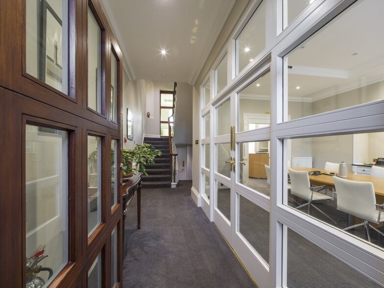 4 Rubislaw Pl, Aberdeen for sale - Interior Photo - Image 3 of 10