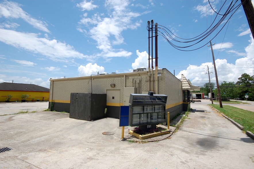 9122 Mesa Dr, Houston, TX for lease - Building Photo - Image 3 of 3