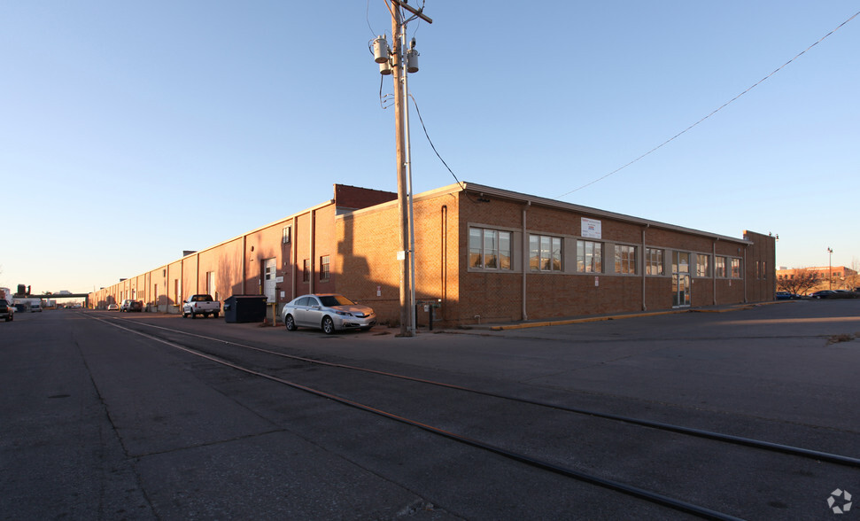 811 E Waterman St, Wichita, KS for lease - Primary Photo - Image 1 of 34