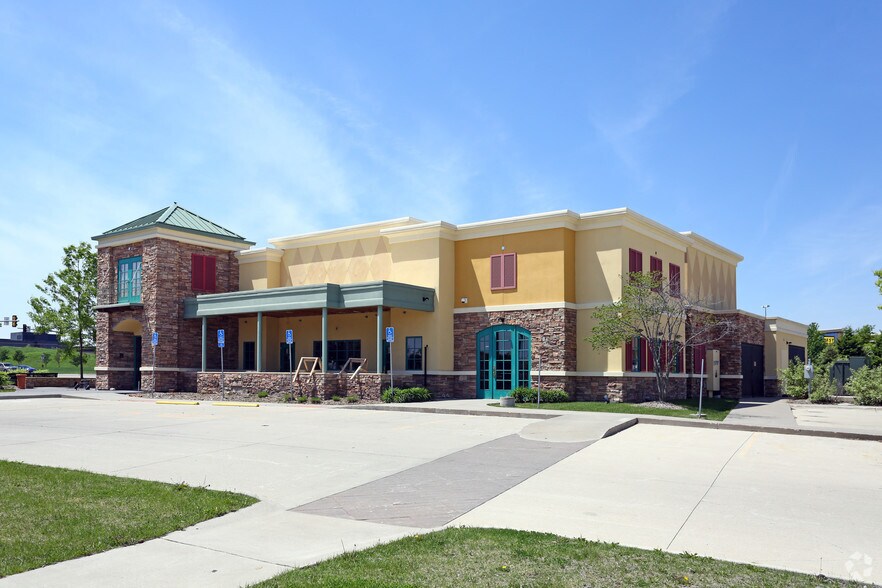 490 S 68th St, West Des Moines, IA for lease - Building Photo - Image 3 of 7