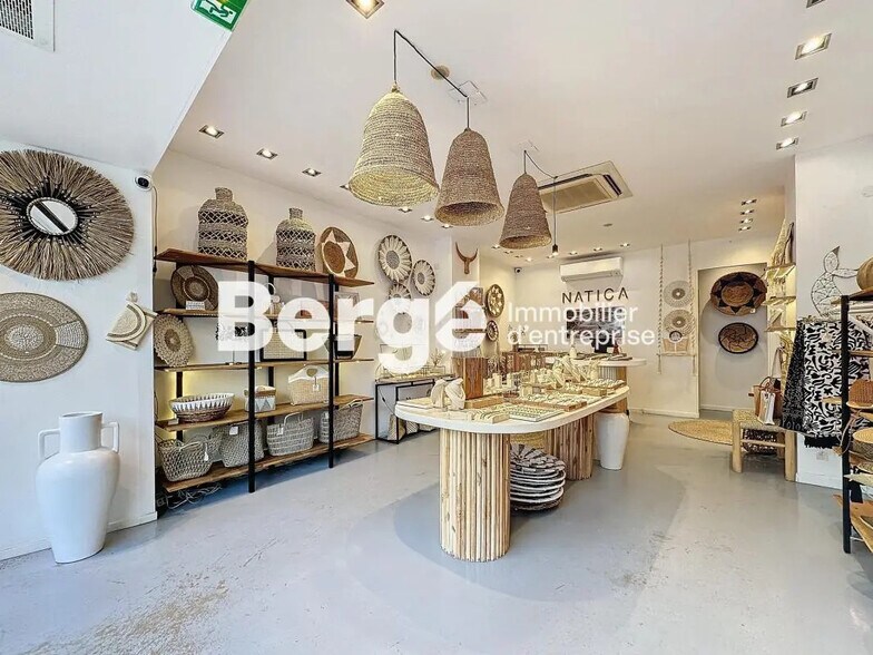 Retail in Antibes for lease - Interior Photo - Image 2 of 8