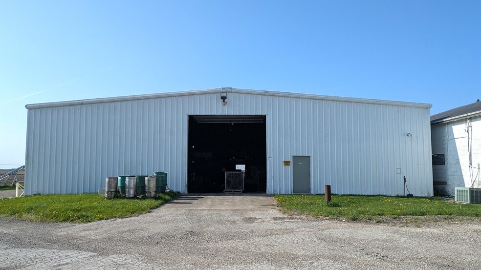 25833 E 2450 North Rd, Lexington, IL for lease - Primary Photo - Image 1 of 4