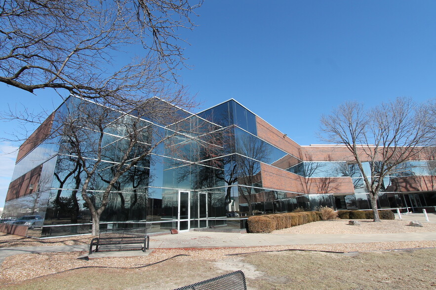 6900 N Executive Dr, Kansas City, MO for lease - Building Photo - Image 3 of 7