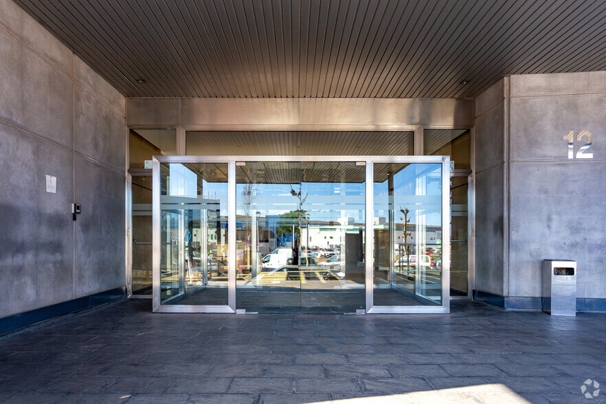 Office in El Prat de Llobregat, Barcelona for lease - Building Photo - Image 2 of 4