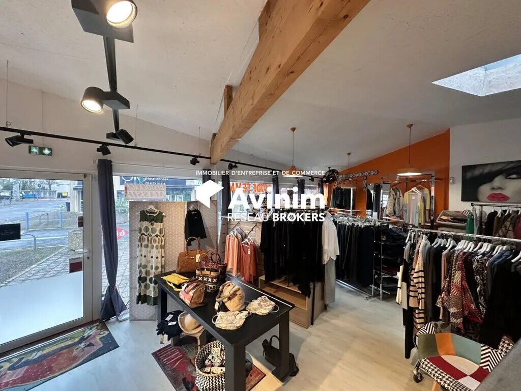 Vente Commerce 35 m² à 76 m² - Photo 1