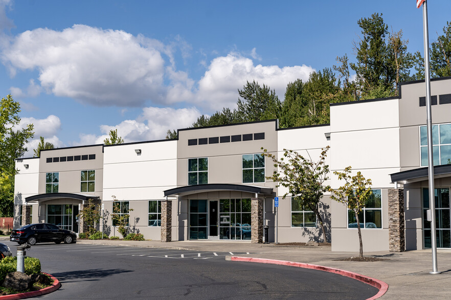 17721 NE Riverside Pky, Portland, OR for lease - Building Photo - Image 1 of 9