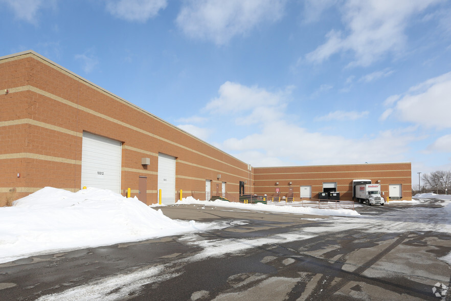 18780-18850 Lake Dr E, Chanhassen, MN for lease - Building Photo - Image 3 of 4