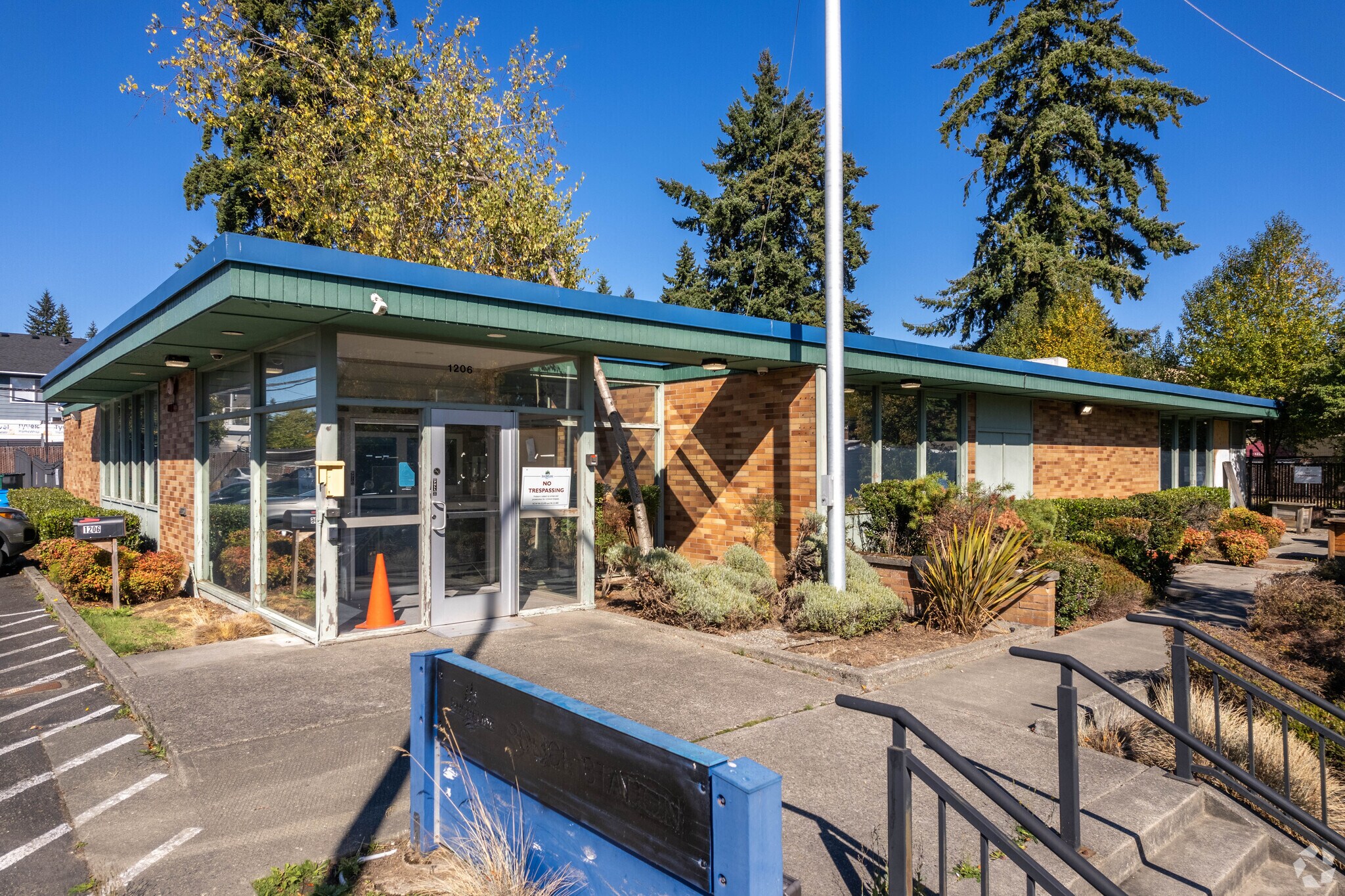1206 N 185th St, Shoreline, WA for sale Primary Photo- Image 1 of 1