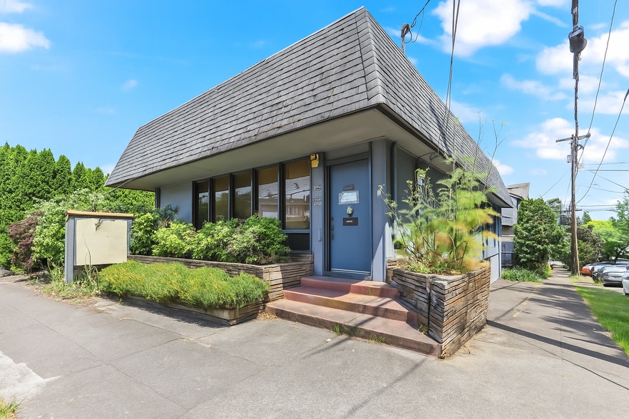 5848 SE Milwaukie Ave, Portland, OR for sale - Building Photo - Image 1 of 4