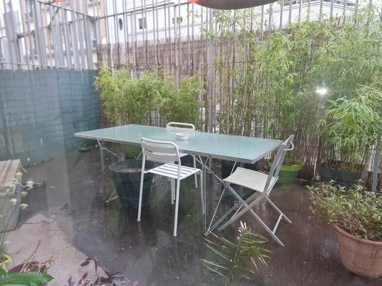 Retail in Paris for lease - Building Photo - Image 2 of 6