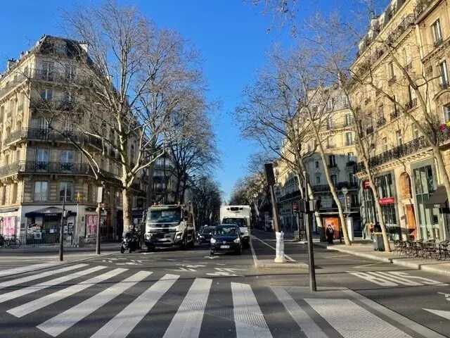 Retail in Paris for lease - Building Photo - Image 1 of 7