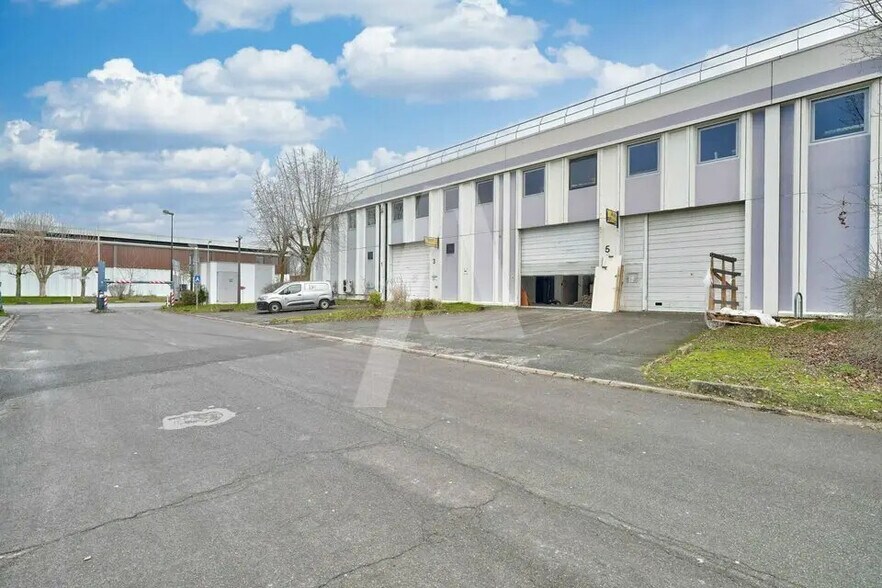 Flex in Lisses for lease - Building Photo - Image 3 of 8